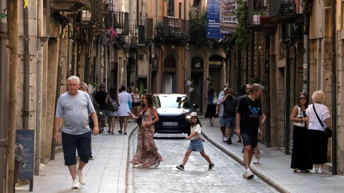 Una de las calles empedradas del Barri Vell de Girona
