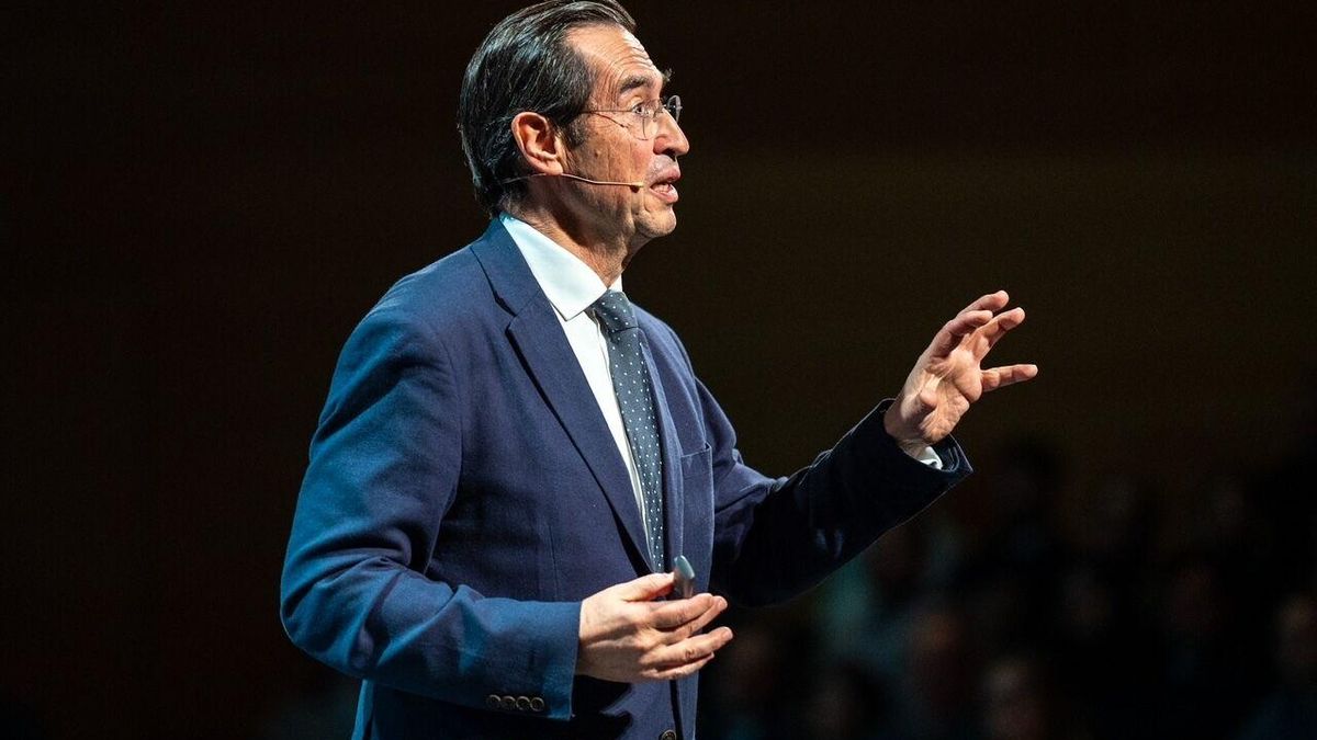 El Dr. Mario Alonso Puig en el Auditori de Girona