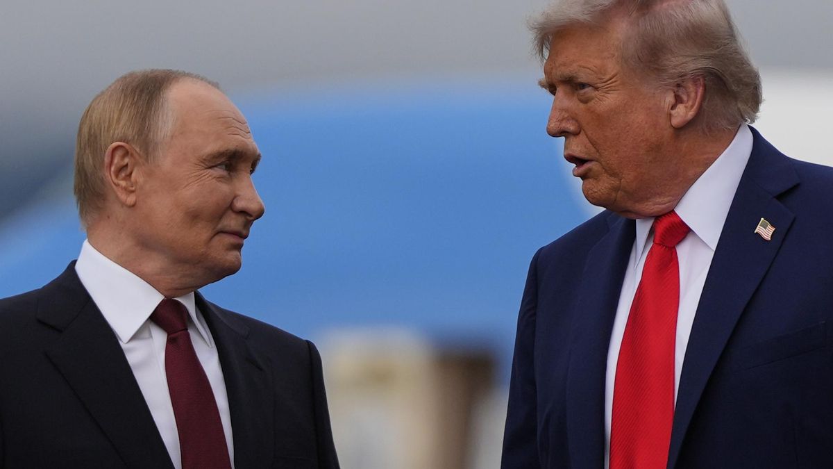 Putiny Trump conversan en las pistas de la base Elmendorf -Richardson