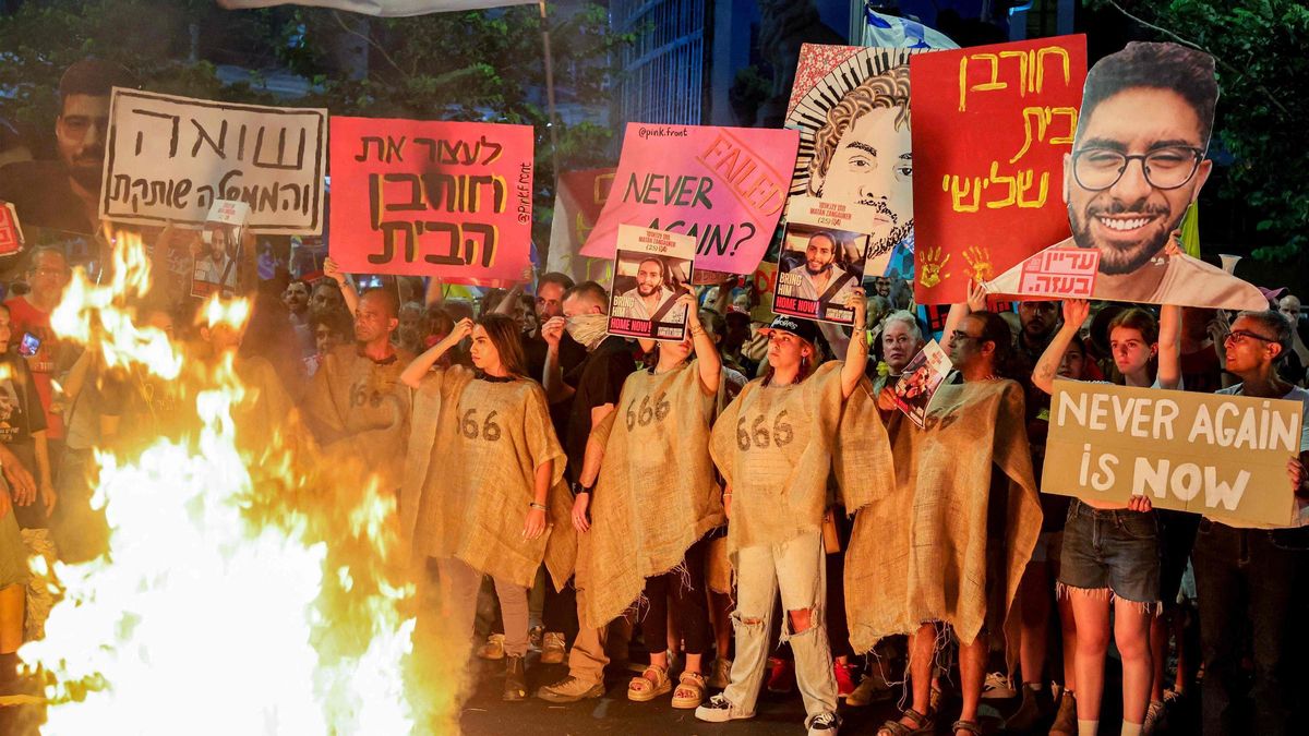 Unas 60.000 personas se manifiestan en Tel Aviv tras difusión de vídeos de rehenes en Gaza