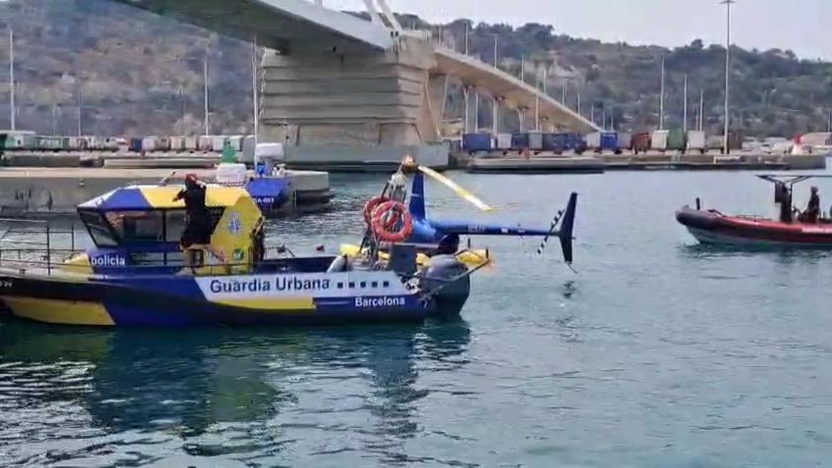 Susto en la Barceloneta por el amerizaje forzoso de un helicóptero