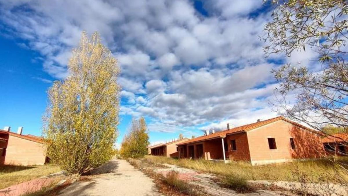 Vista de la urbanización fantasma que ha salido a la venta en las inmediaciones de Burgos.