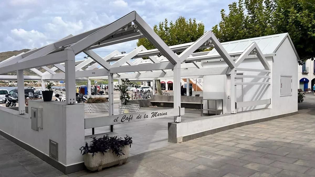 El Café de la Marina, uno de los emblemáticos establecimientos cerrados en el Port de la Selva