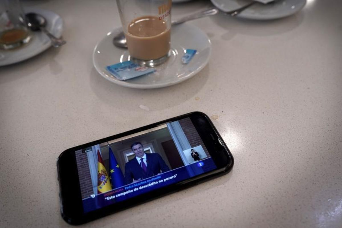Une déclaration institutionnelle de Pedro Sánchez, sur un téléphone mobile