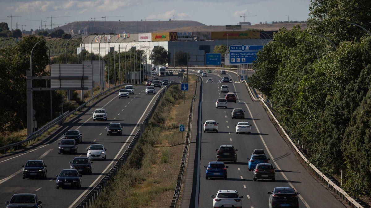 Vehículos en el acceso a Madrid por la A-3, durante el pasado domingo, en plena operación retorno.