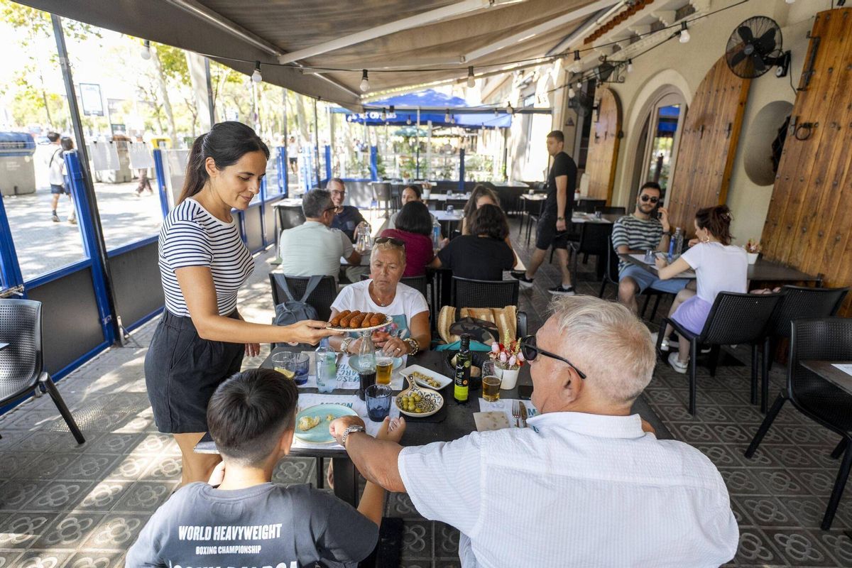 Barcelone 09/05/2025 Les derniers restaurateurs habituels de la promenade mutante de Joan de Borbó dans le Barcelonet