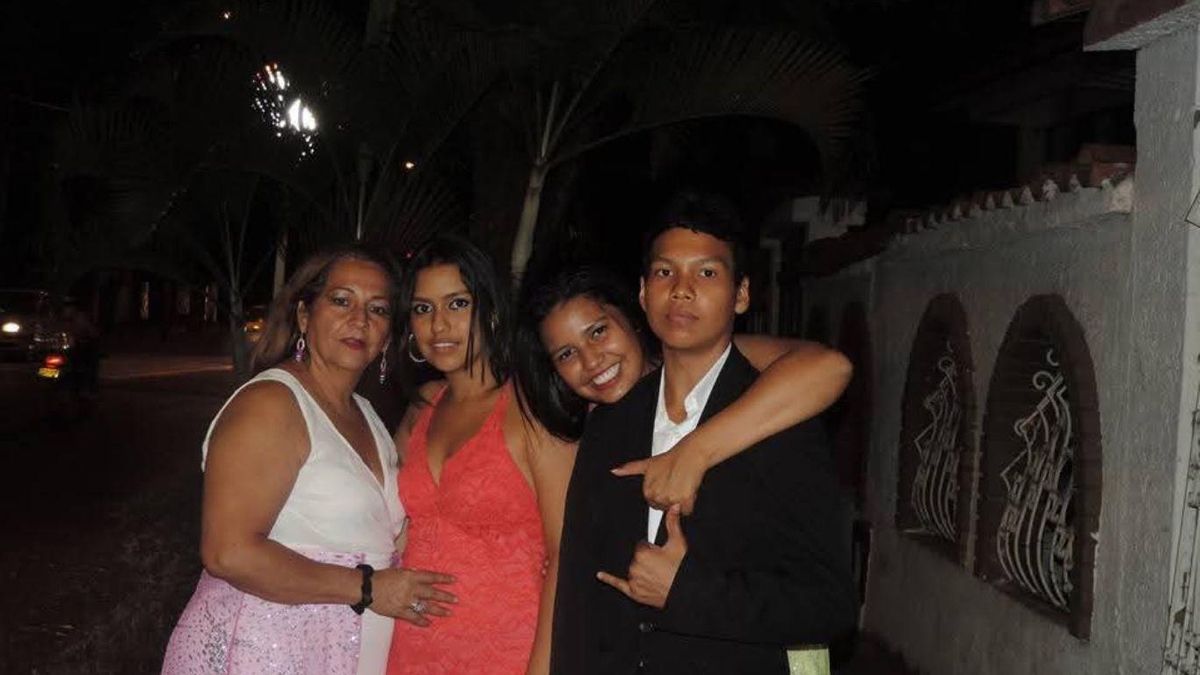 Orlinda et leurs trois enfants, Estefanía, Alexandra et Juan David, sur une photo de l'album de la famille.