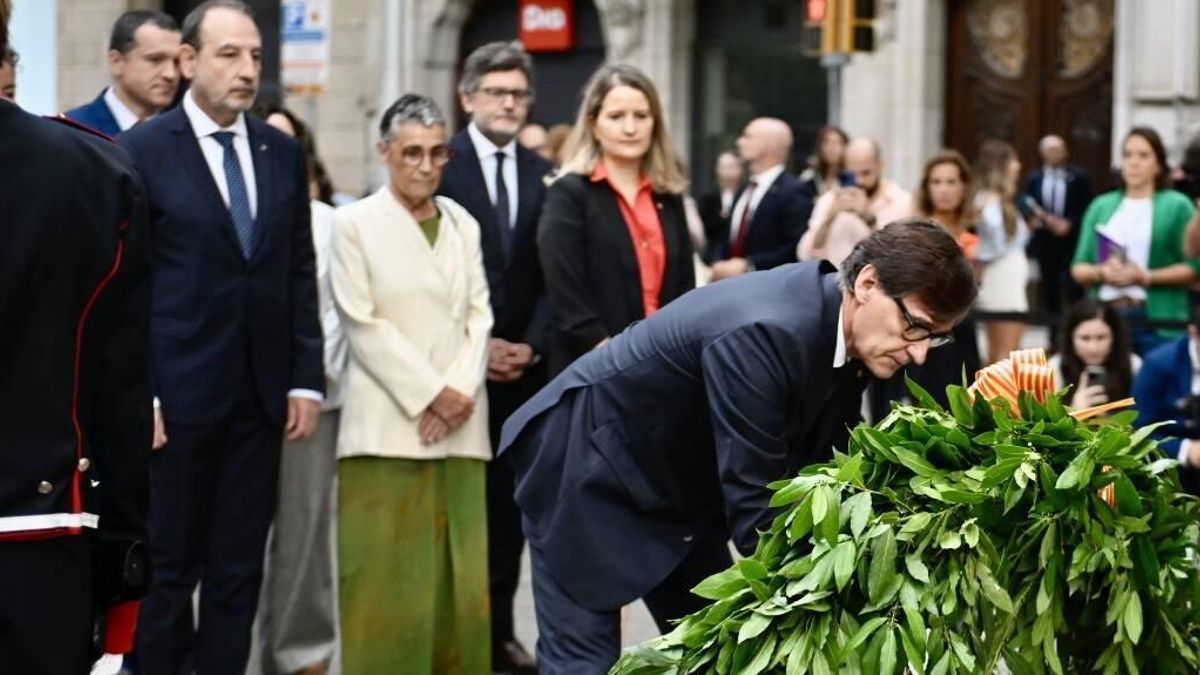El president Salvador Illa durante su ofrenda floral a Rafael Casanova con motivo de la Diada.