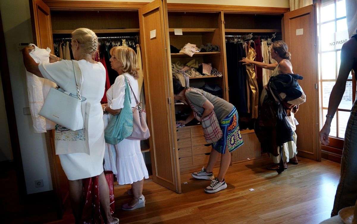 Marché dans une maison de luxe, organisée par la maison morale.