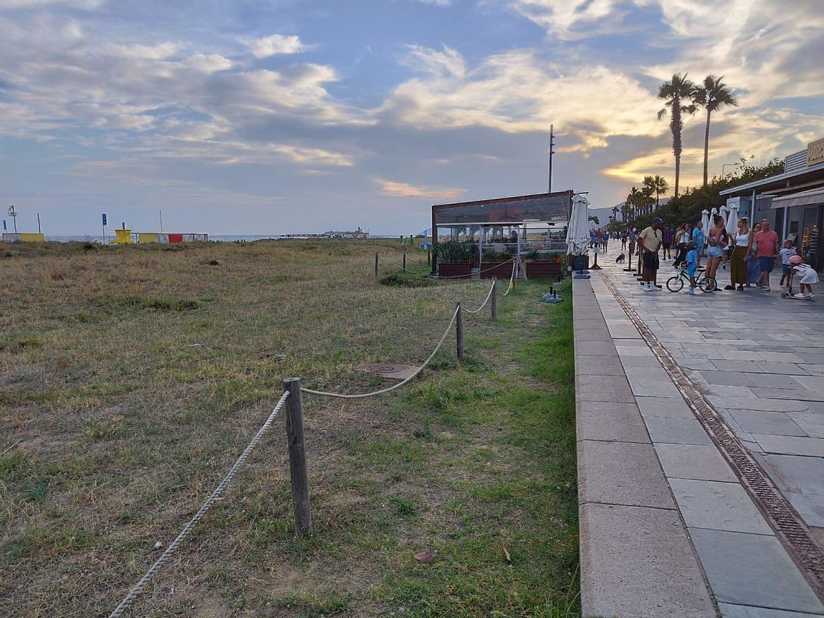 La terrasse placée sur le sable qui transgresse les réglementations selon le TSJC.