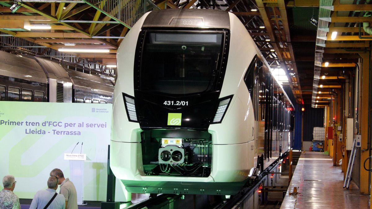 El primero de los cuatro nuevos trenes de FGC que circularán entre Lleida y Terrassa