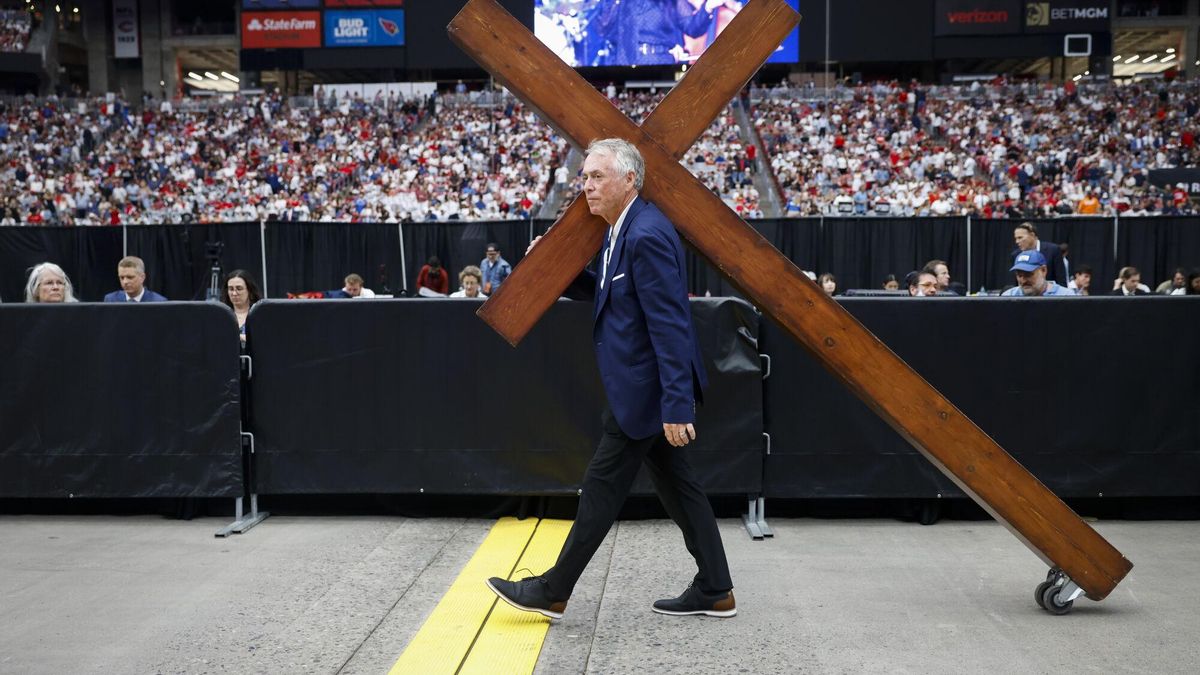 El funeral del ultraderechista Charlie Kirk tiene una gran convocatoria en Arizona