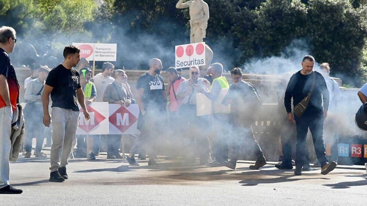 Barcelone 24.09.2025. Barcelone. Protestation contre les travailleurs de la sécurité de Barcelone Subway pour réclamer une amélioration de leurs conditions de travail. Photographie de Jordi Cotrina
