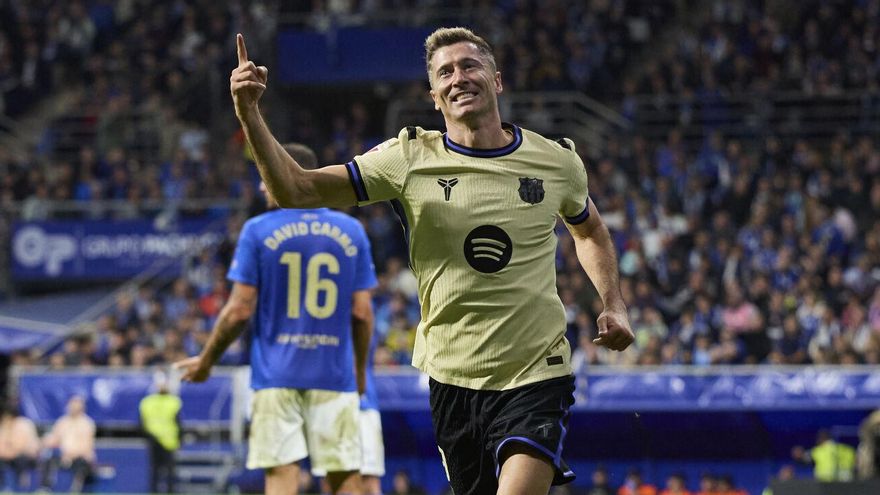 Robert Lewandowski celebra el 1-2 tras un cabezazo suyo.