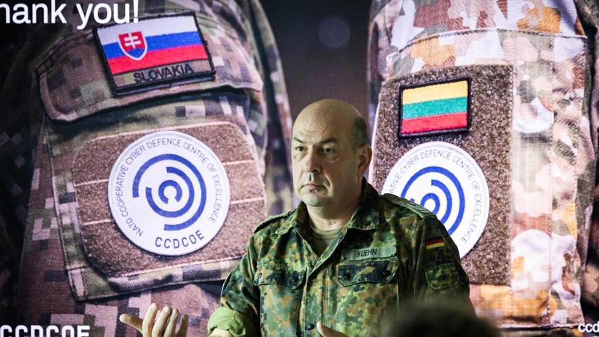 El Teniente Coronel Cristoph Kühn, Jefe de Gabinete y Director Adjunto del Centro de Excelencia para la Ciberdefensa Cooperativa de la OTAN.