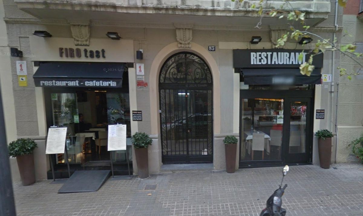 Deux exemples de panneaux déjà supprimés parce que, selon le conseil municipal, ils endommagent le paysage urbain.