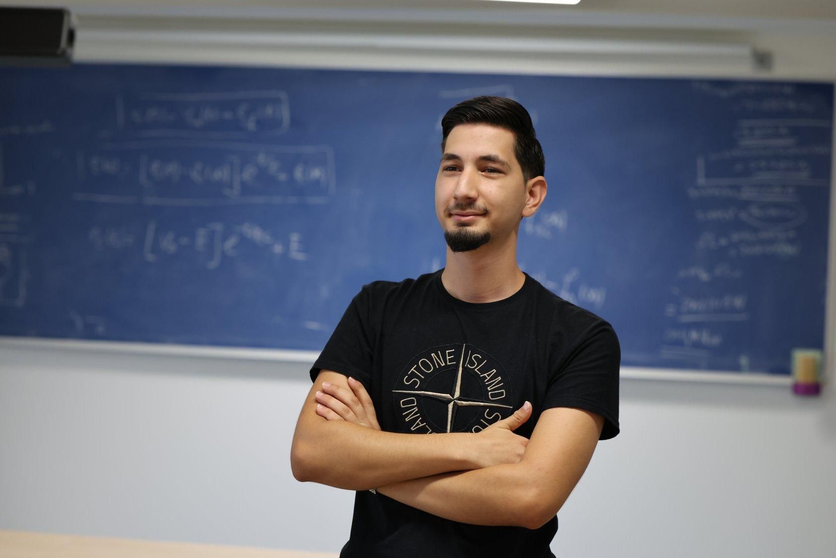 José Heredia González, en un aula de la Escuela de Ingeniería de Barcelona Este de la UPC.