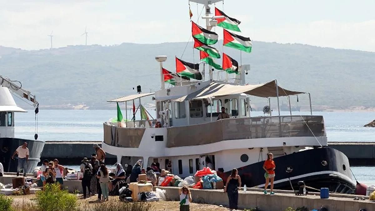 Participantes de la Flotilla Global Sumud en el puerto de Bizerta, Túnez.