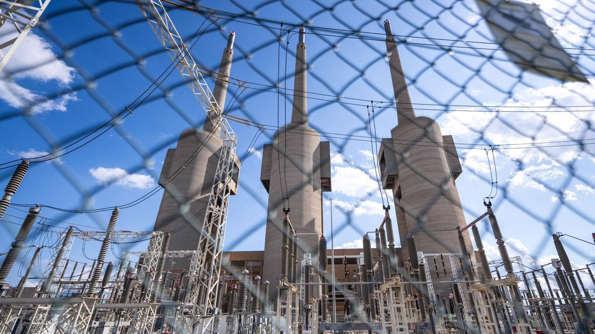 Vista de la subestación eléctrica que debe ser trasladada al otro lado de las vías del tren.