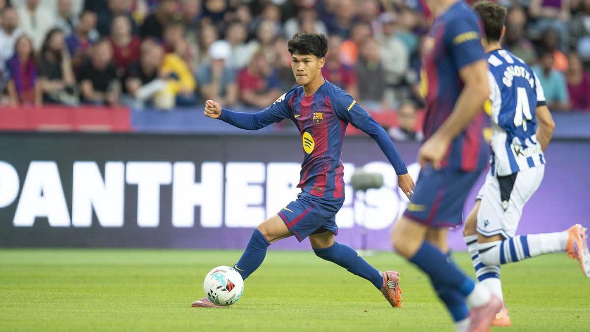 Barcelone. 28.09.2025. Sportif. DRO conduit le ballon lors du match de championnat entre le FC Barcelone et la Real Sociedad. Photographie de Jordi Cotrina