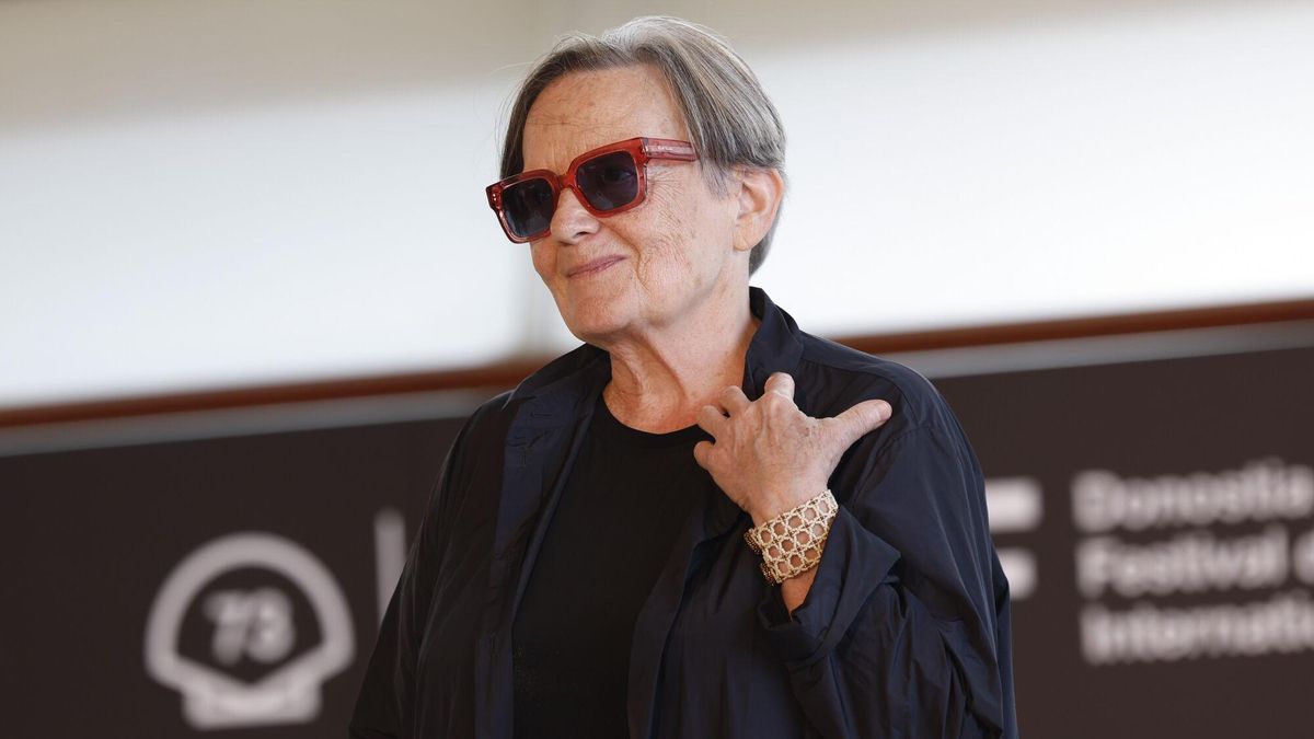 La realizadora Agnieszka Holland, posa tras presentar su película 'Franz', en el Festival Internacional de Cine de San Sebastián.