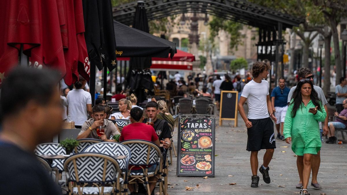 Restauración en la avenida Gaudí de Barcelona