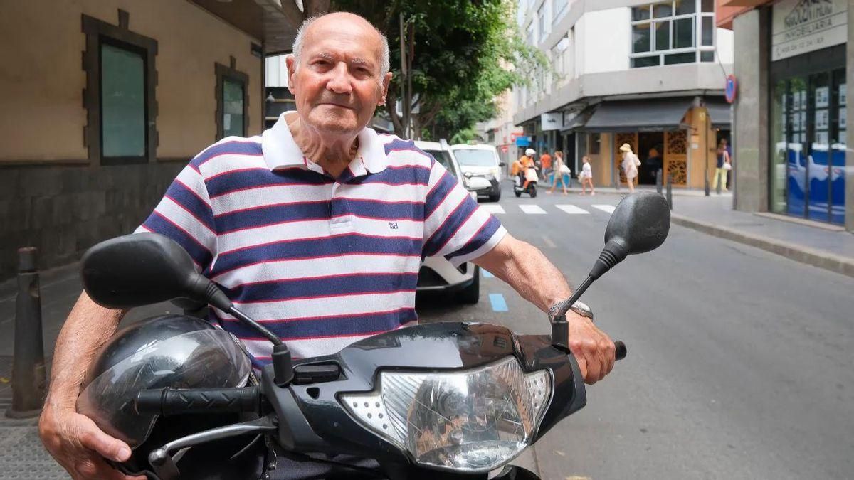 Ramón Reguero: "Lo primero que hice al cumplir 90 años fue subirme en mi moto, para comprobar que conducía tan bien como con 89"
