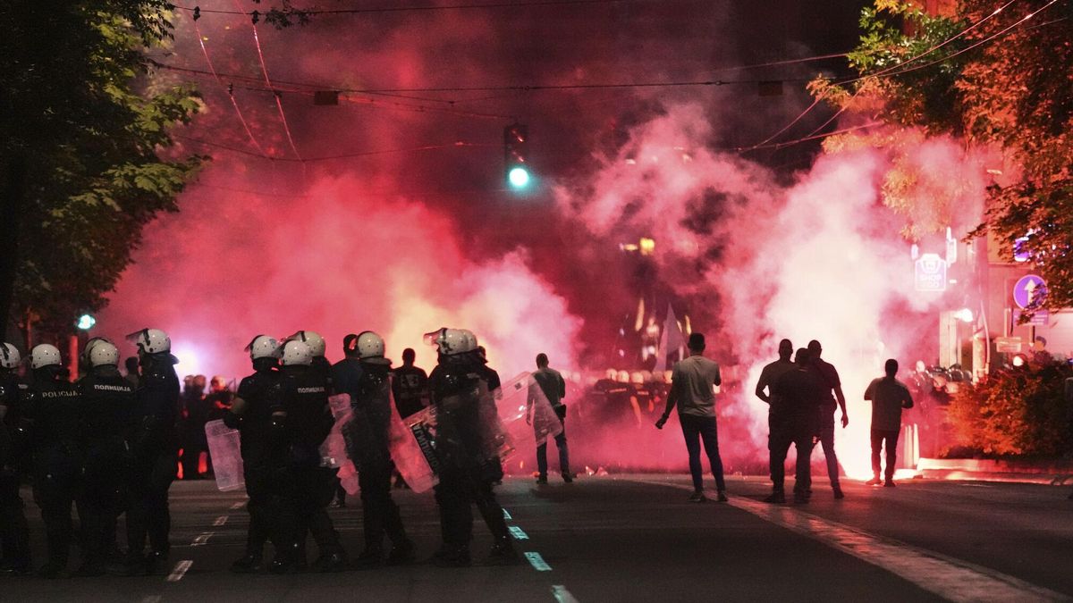 Riot police block a street as anti-government protesters light flares at the end of a rally pressing for an early election after nearly eight months of almost daily anti-corruption demonstrations that have shaken the populist government of President Aleksandar Vucic, in Belgrade, Serbia, Saturday, June 28, 2025. (AP Photo/Darko Vojinovic)