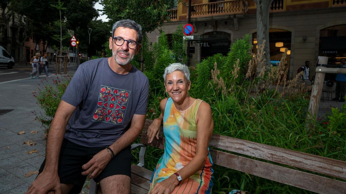Alfons Espinosa y Marta Comas, autores del libro 'Quan les cançons de casa no sonen a l'escola'.