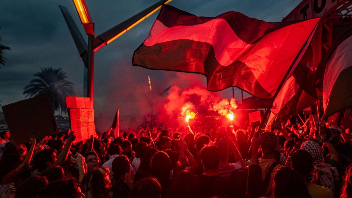 Manifestantes en defensa de la flotilla, cortan la Ronda Litoral