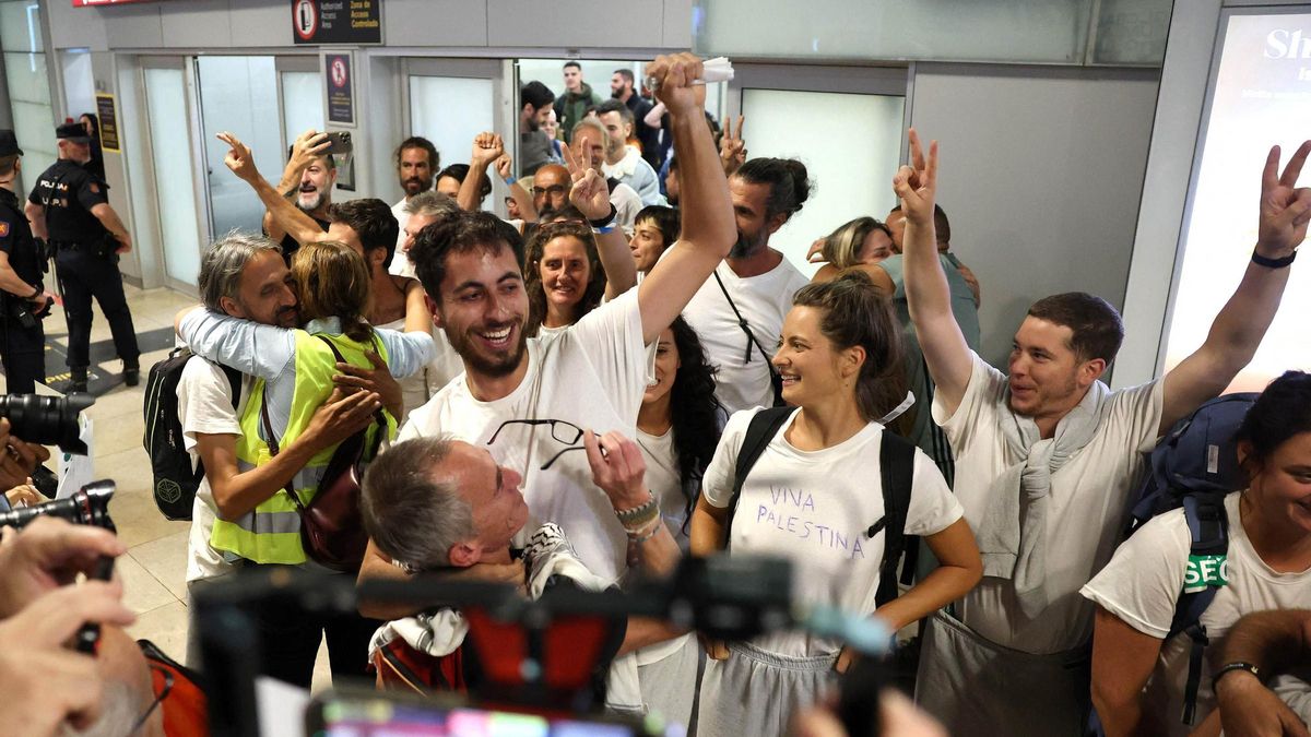 Regreso a Madrid de los 21 activistas españoles detenidos por Israel, integrantes de la Flotilla Global Sumud, procedentes de Tel Aviv.