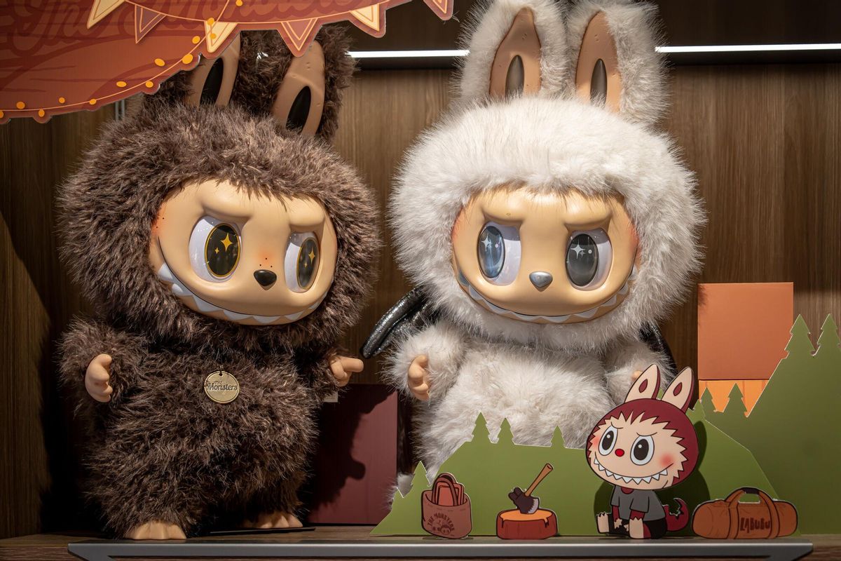 Barcelone 08/02/2025 Sur Barcelone. La première boutique officielle Pop Mart ouvre ses portes. C'est assez viral. Lorsque le pop-up a ouvert ses portes l’année dernière, il y avait des files d’attente de 12 heures. Labubus, collectionner, labubu. AUTEUR : MANU MITRU