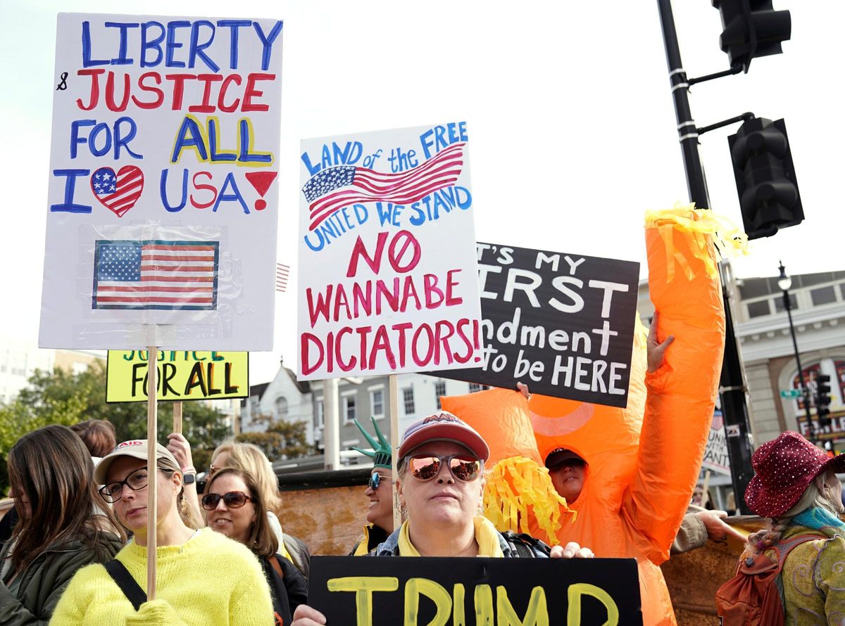 Manifestants lors des manifestations « No Kings ».