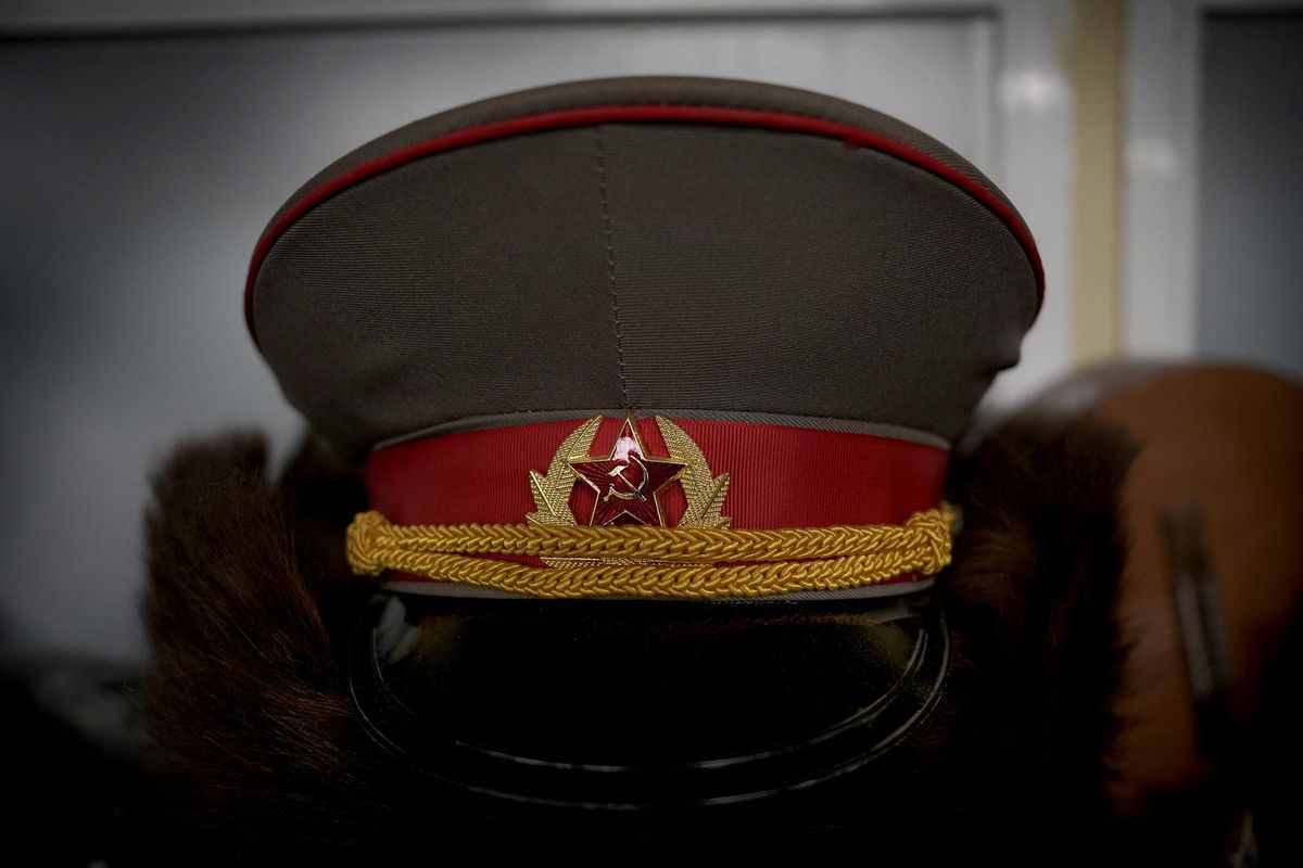 Une casquette de l'armée russe trouvée dans une valise perdue dans un aéroport espagnol.