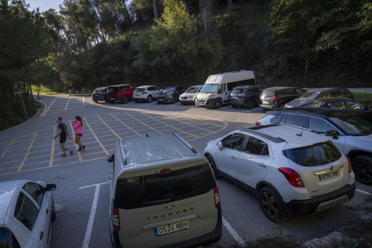 Le parking où les coureurs peuvent garer leur voiture, plein, ce vendredi matin.