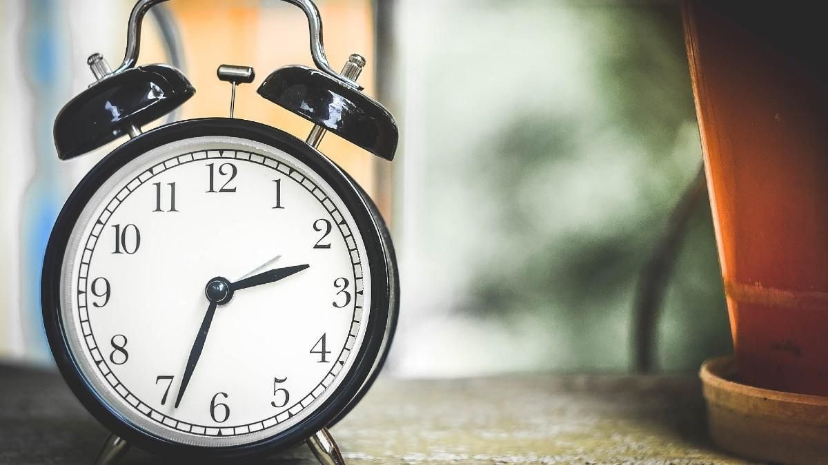 Cuándo se cambia la hora para el horario de invierno 2025