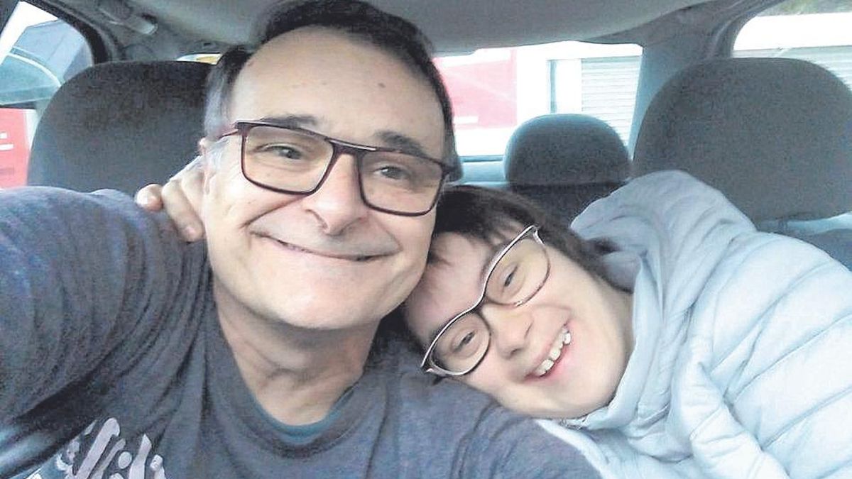 Francisco Javier Vicent Fas, con su hija Susana, en una foto familiar.