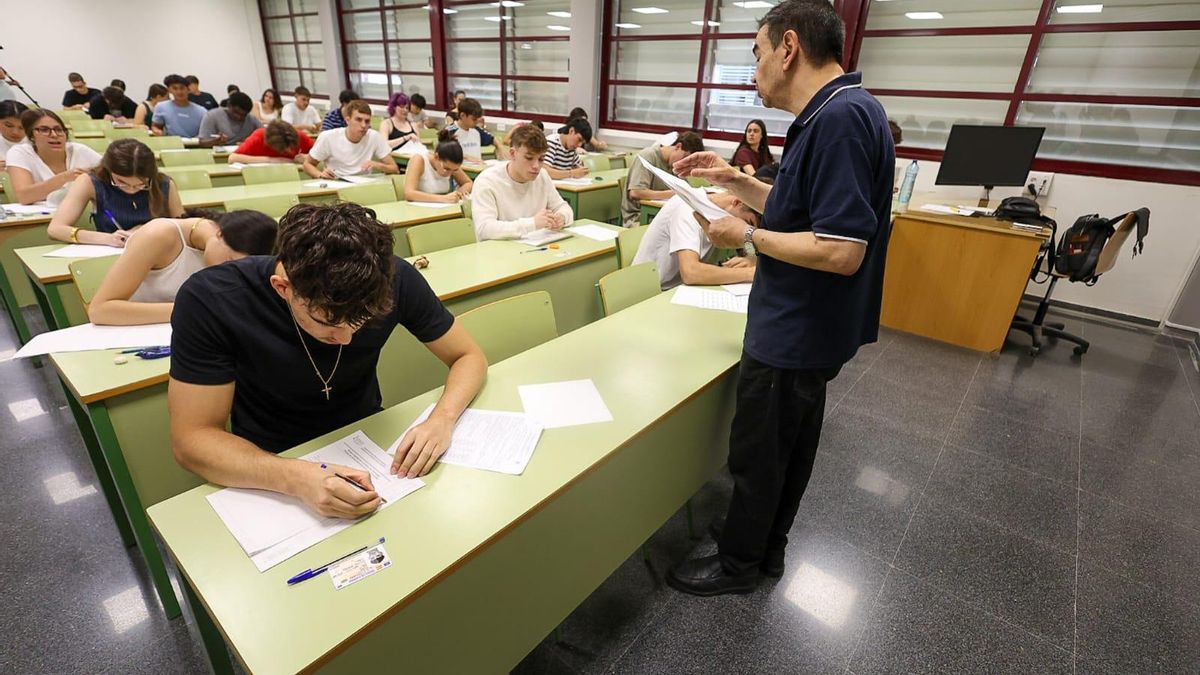 Primer examen de la selectividad 2025 en la Universitat Politècnica de València.