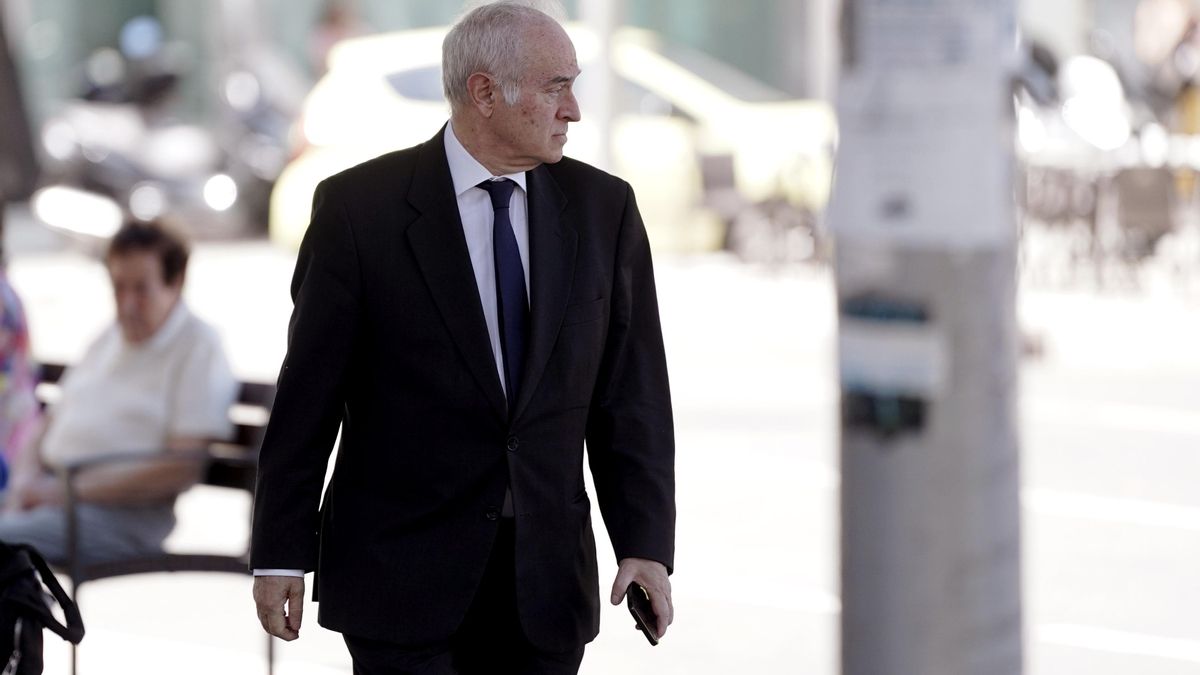 El juez Juan Carlos Peinado en los alrededores de los juzgados de Plaza Castilla, Madrid.