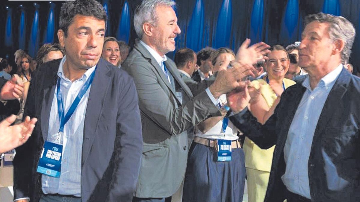 Carlos Mazón y Alberto Núñez Feijóo, en el congreso del PP en Sevilla en julio.
