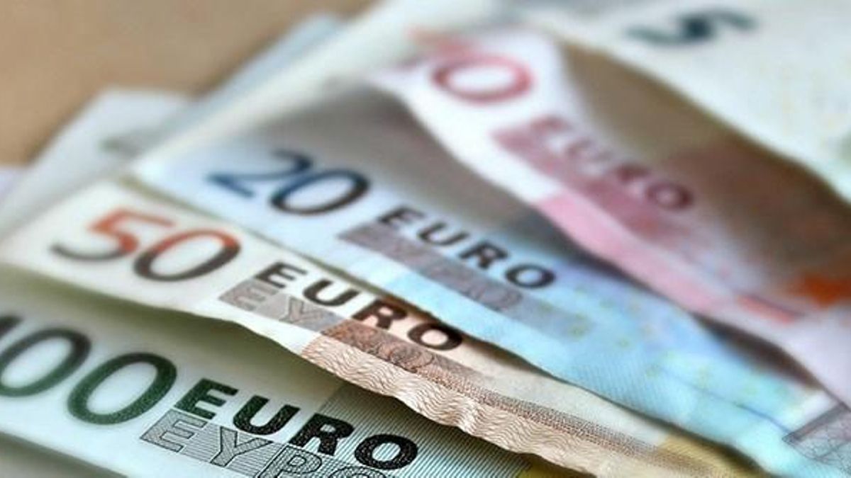 Archivo - Imagen de archivo de billetes de euros.