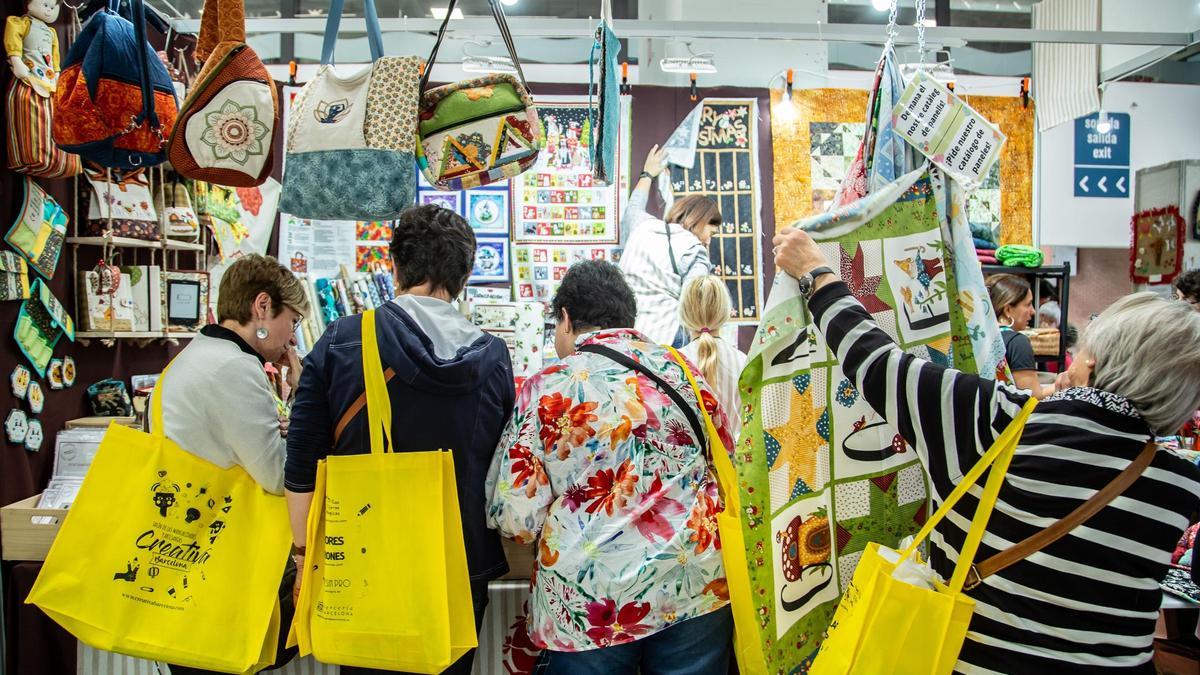 Una de las paraditas de textiles en una de las anteriores ediciones de la feria.