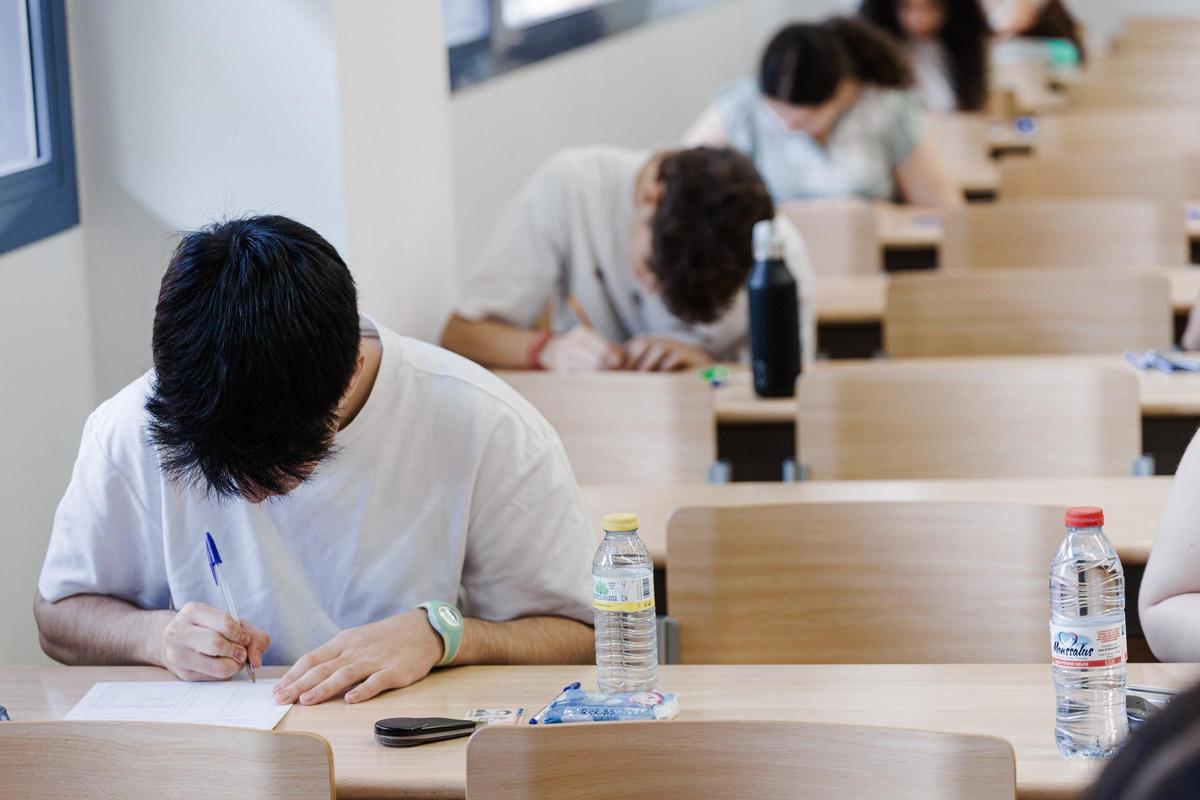Étudiants lors d’un examen PAU.