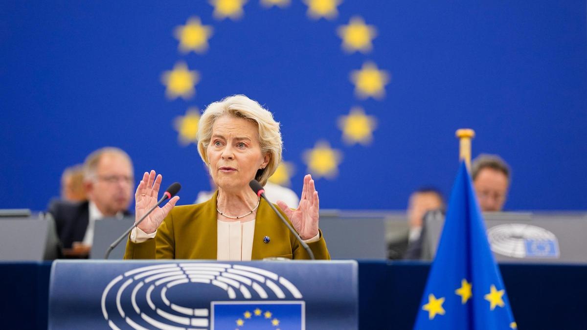 La presidenta de la Comisión Europea, Ursula von der Leyen, durante su intervención en el debate sobre el Estado de la Unión (SOTEU) en el pleno del Parlamento Europeo en Estrasbugo (Francia).
