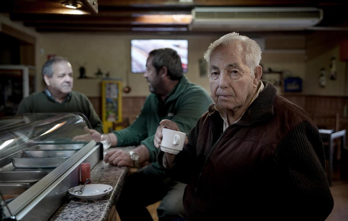 Tomás a 87 ans et est arrivé dans la ville à l'âge de 18 ans. L'Institut de Colonisation de Franco lui a donné une maison et un terrain à cultiver.
