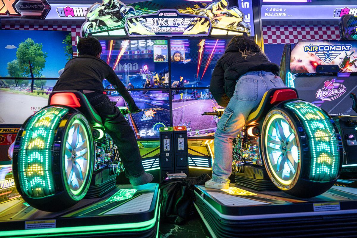 Barcelone, 20/11/2025 Sur Barcelone. Photos de Game Station, Av. Carrilet 353, L'Hospitalet de Llobregat. AUTEUR : MANU MITRU