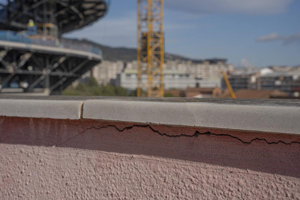Une fissure sur la terrasse de la communauté qui a poursuivi Limak et le Barça, avec les travaux du Camp Nou en toile de fond.