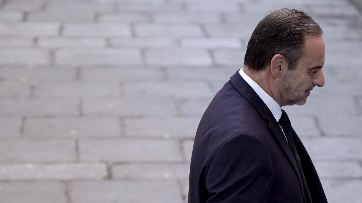 El exministro, José Luis Ábalos, a la entrada del Tribunal Supremo para una comparecencia.