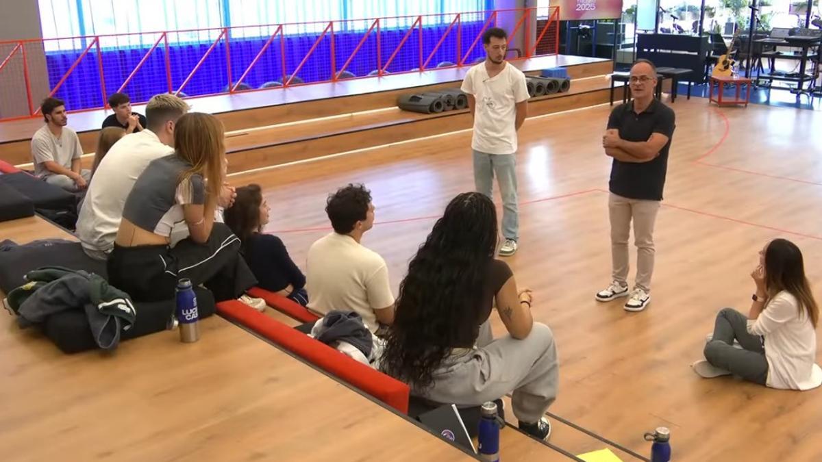 Los concursantes de Operación Triunfo 2025 durante el taller impartido por los osteópatas Jesús de Miguel y Samuel Cobo