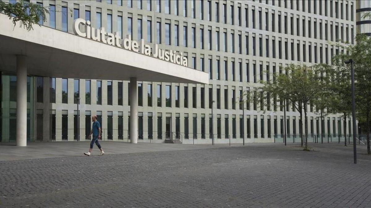 La fachada de la Ciudad de la Justicia de Barcelona